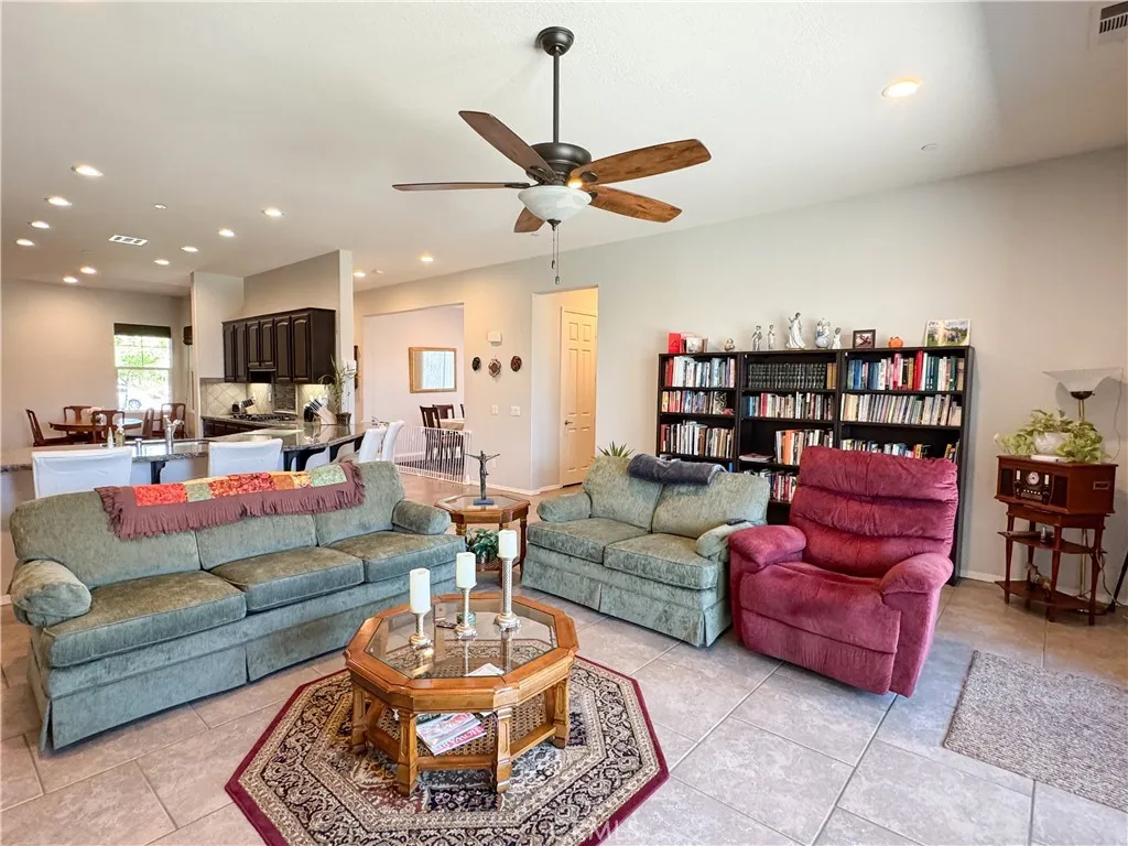 9809 Naples, Bakersfield, CA 93306 — photo 2