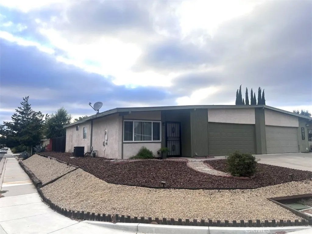 1841 Lark Ellen Drive — photo