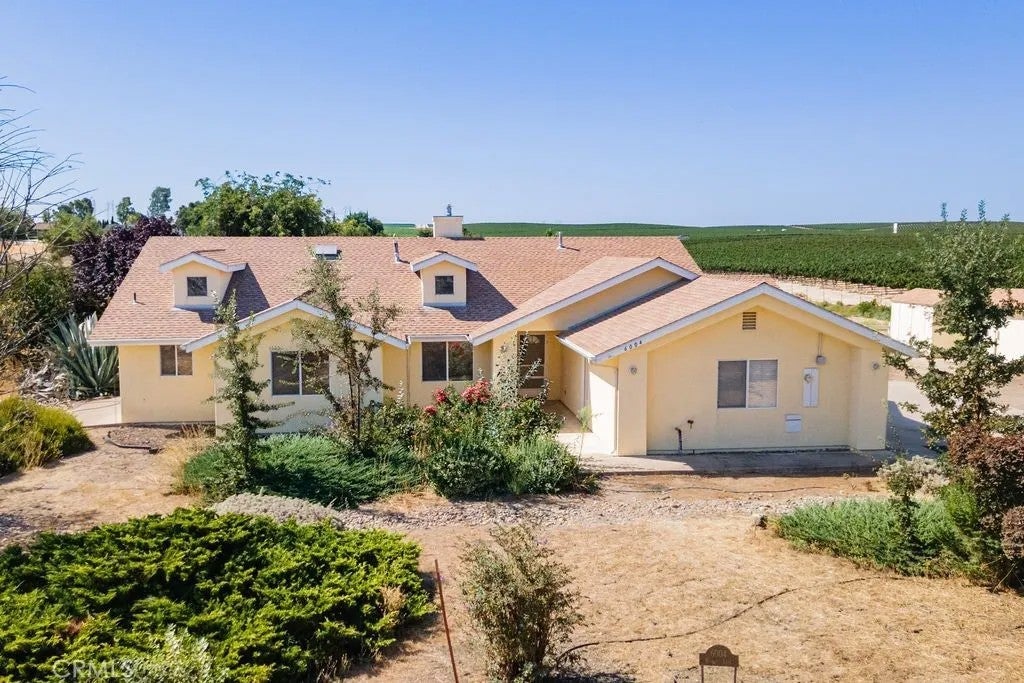 6004 Merlot Lane — photo