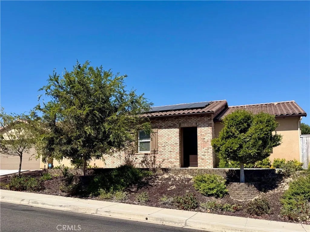 3917 Club House Court — photo