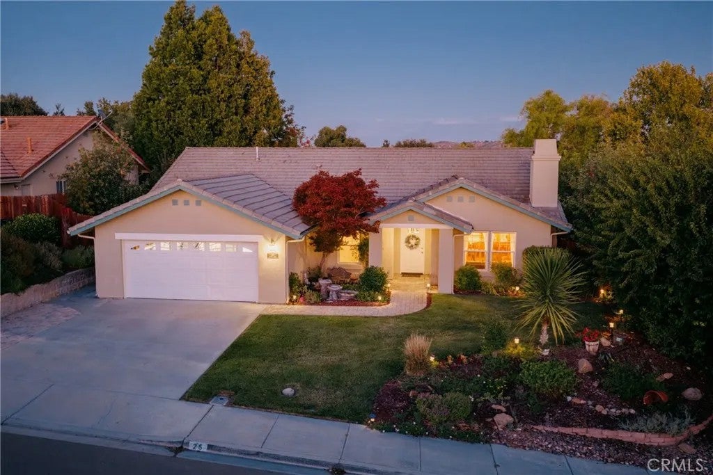25 Rainbow Court — photo