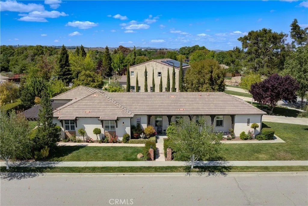 1090 Muscat Court — photo