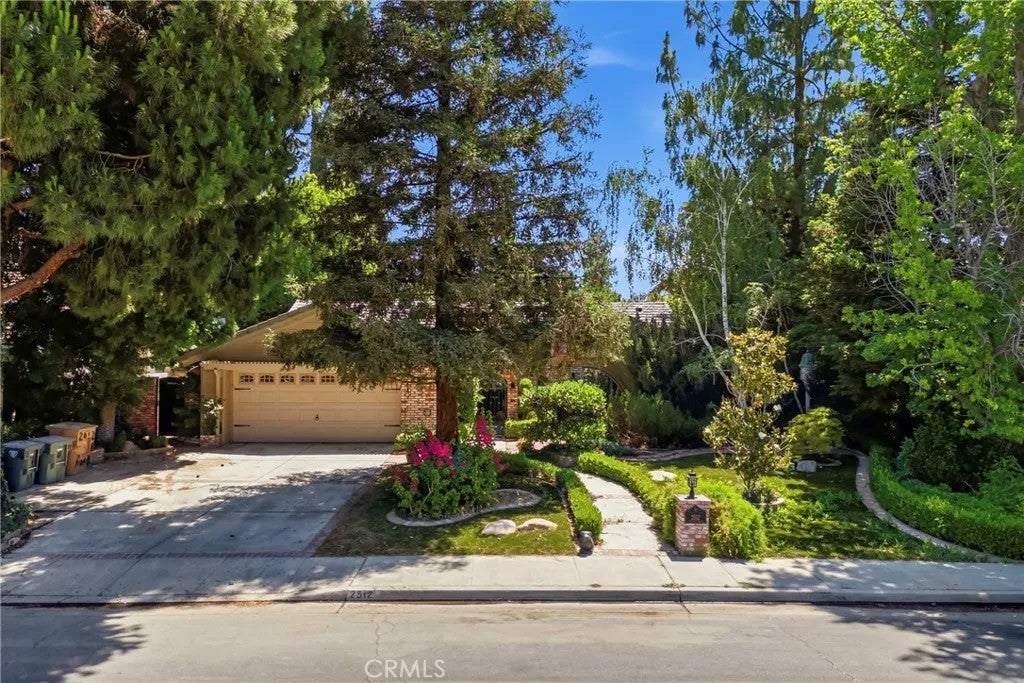 2512 Moffitt Way — photo