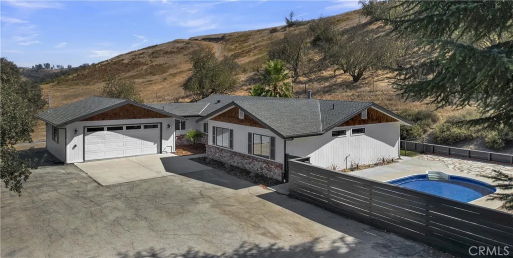 3925 Hillcrest — photo