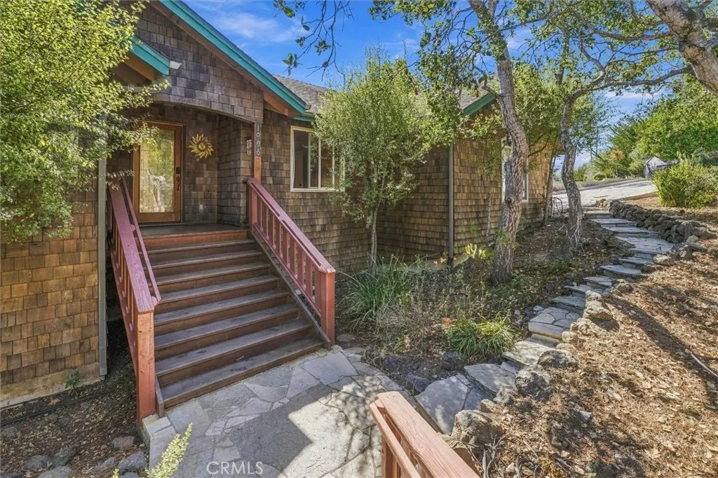 1086 Hillcrest — photo