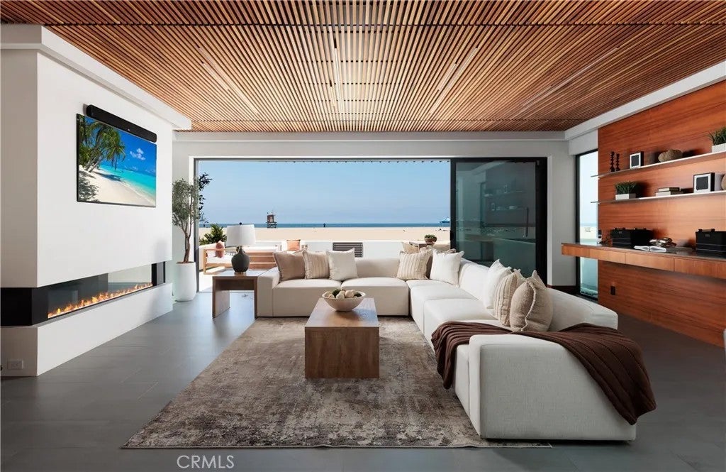 7104 W Oceanfront — photo