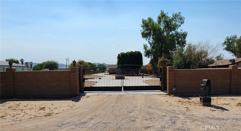 690 Riviera Drive — photo