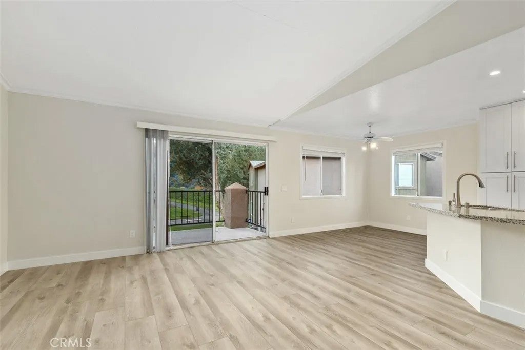 2576 Avenida Del Vista 204 — photo