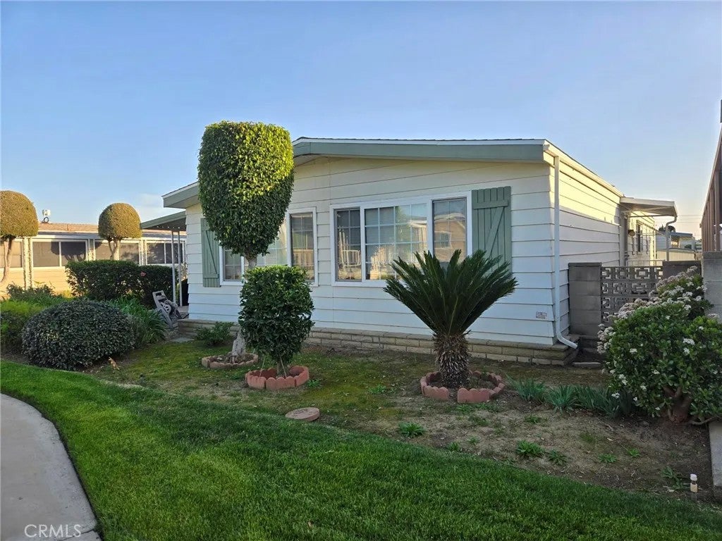 2261 Lake Crest 83 — photo