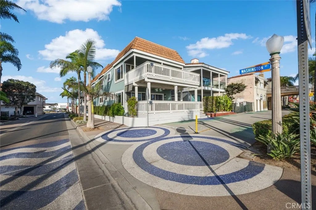 700 E Oceanfront — photo
