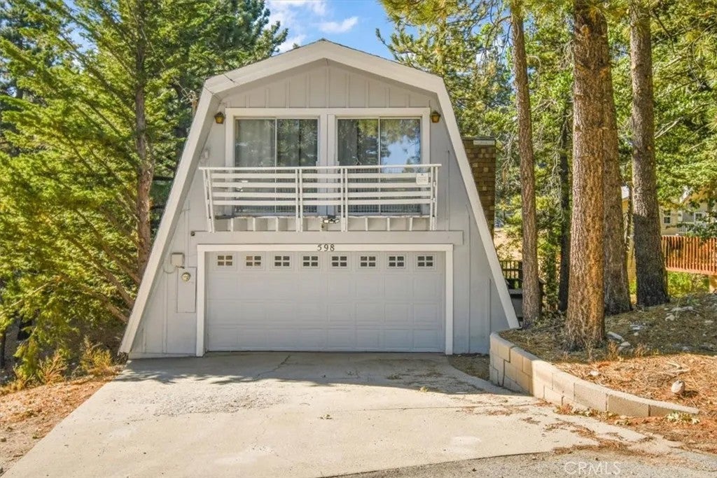 598 Dahlia Drive — photo
