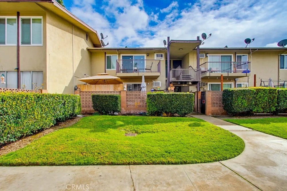 1860 W Glenoaks L — photo