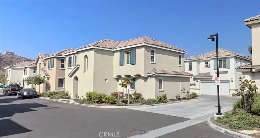5370 N Alumni Lane — photo