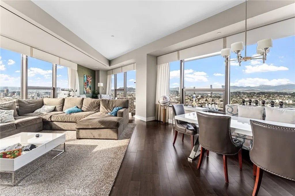 1100 Wilshire 2702 — photo