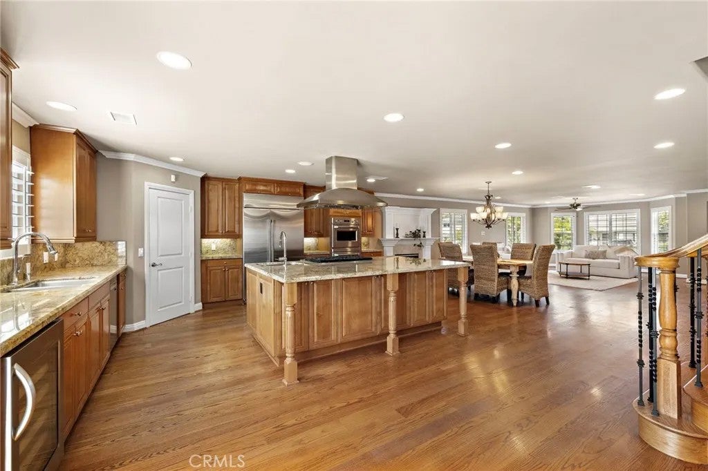 18452 Carnaby — photo
