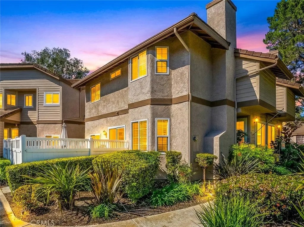24376 Larchmont Court — photo