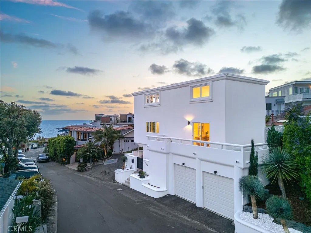 2780 Victoria Drive — photo