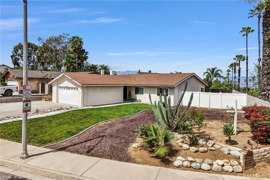 2111 Whitestone Drive, Riverside, CA 92506 — photo 2