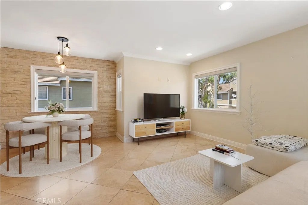 18 Laurel — photo