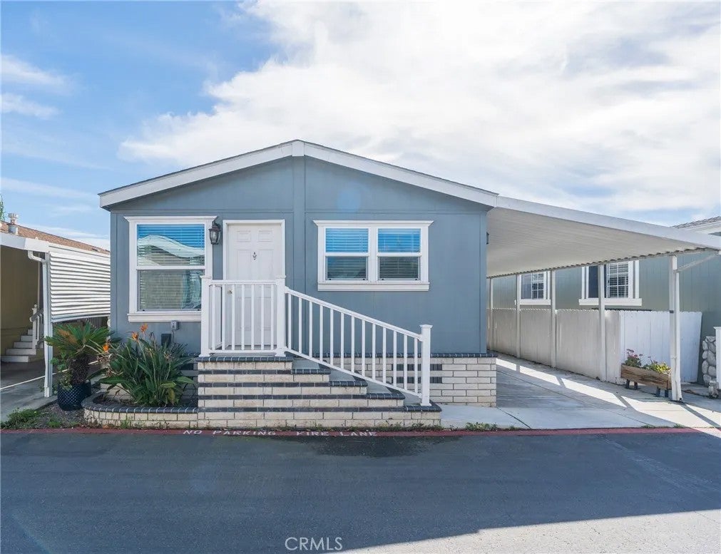 21851 Newland 214 — photo