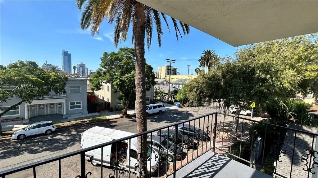 787 Gardenia — photo