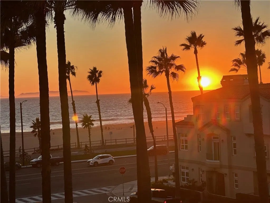 1200 Pacific Coast 426 — photo