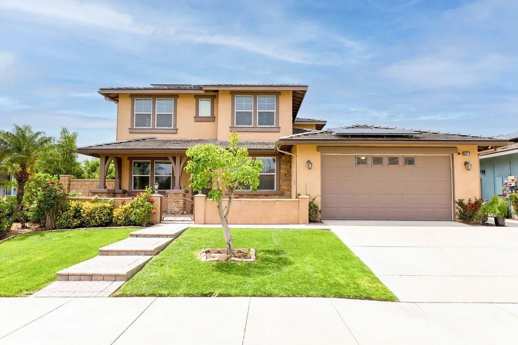 6877 Thistle Street — photo