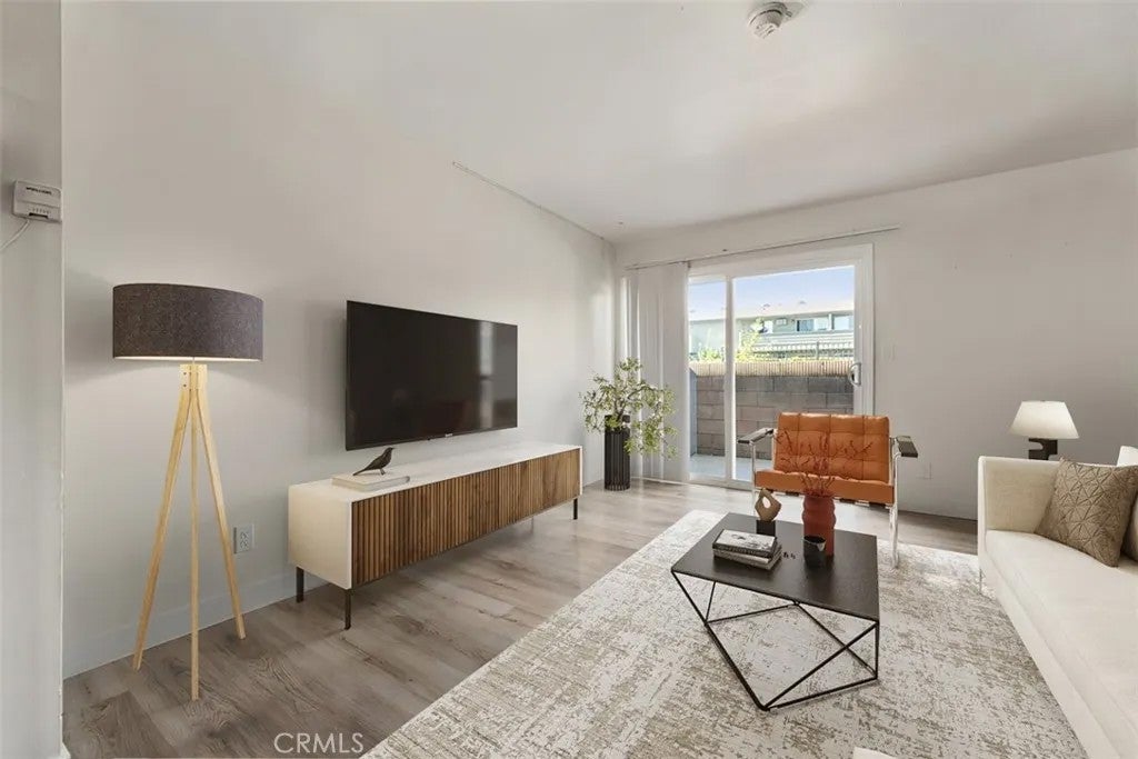 801 S Lyon a105 — photo