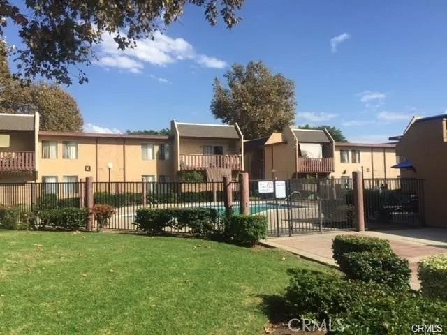 801 S Lyon a111 — photo