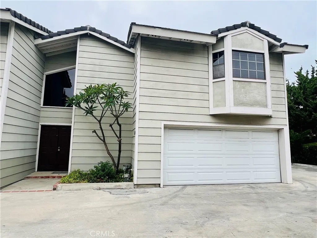 10546 Knott — photo