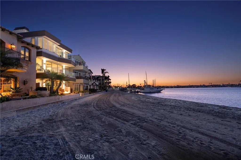 5517 E Ocean — photo