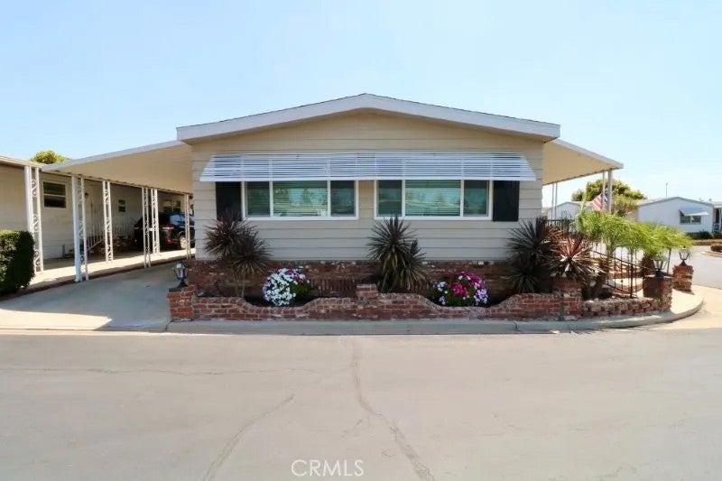 2201 Lake Side 99 — photo