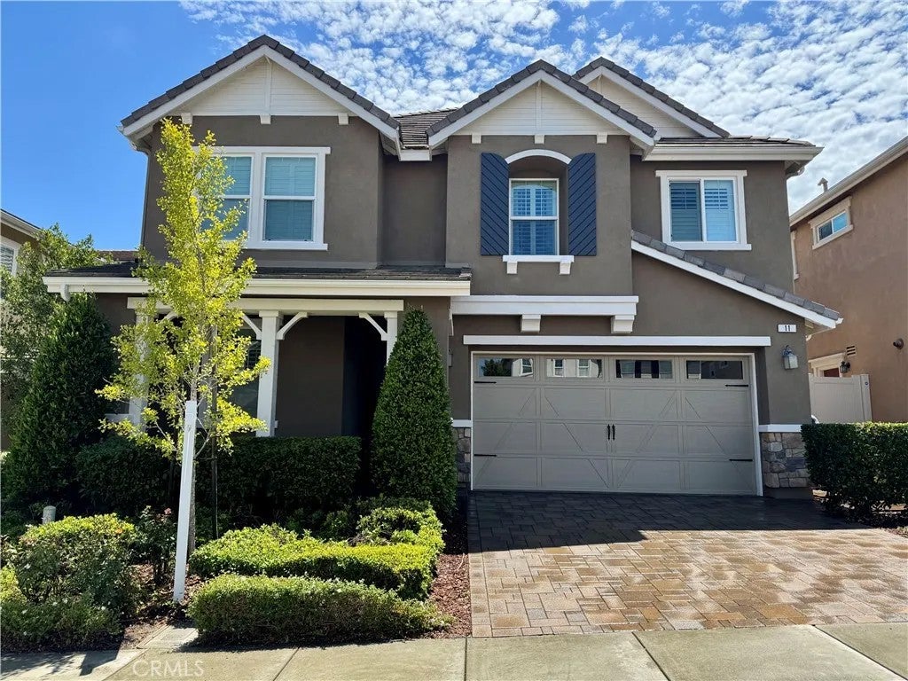 11 Silver Spruce Court — photo