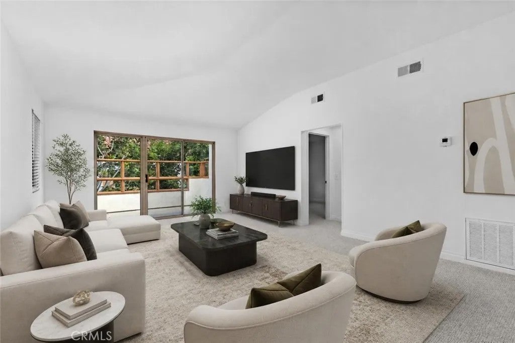 372 Villa Point Drive — photo