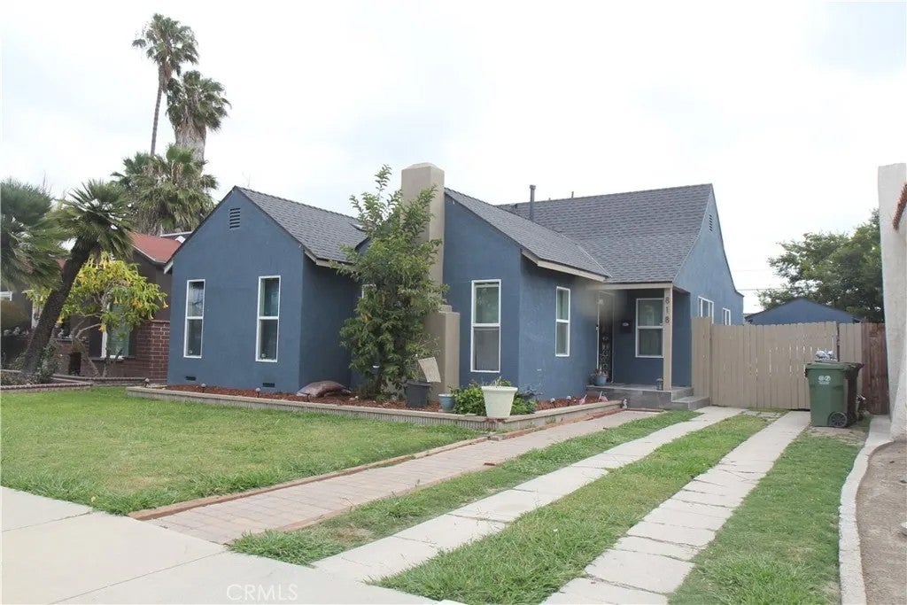 818 S Sloan — photo