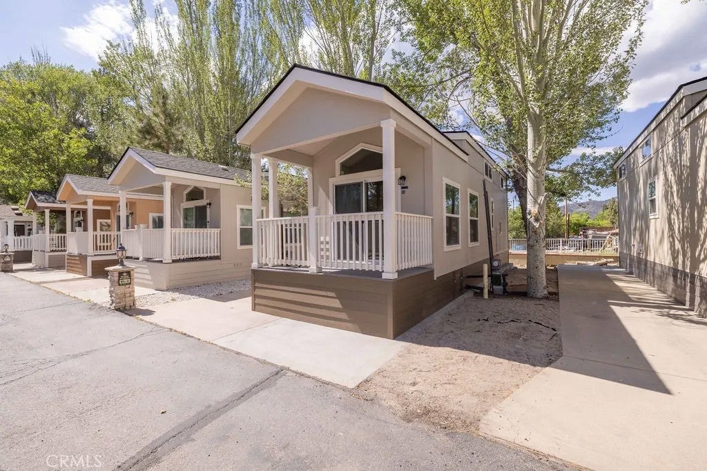 547 Alden Rv9 — photo