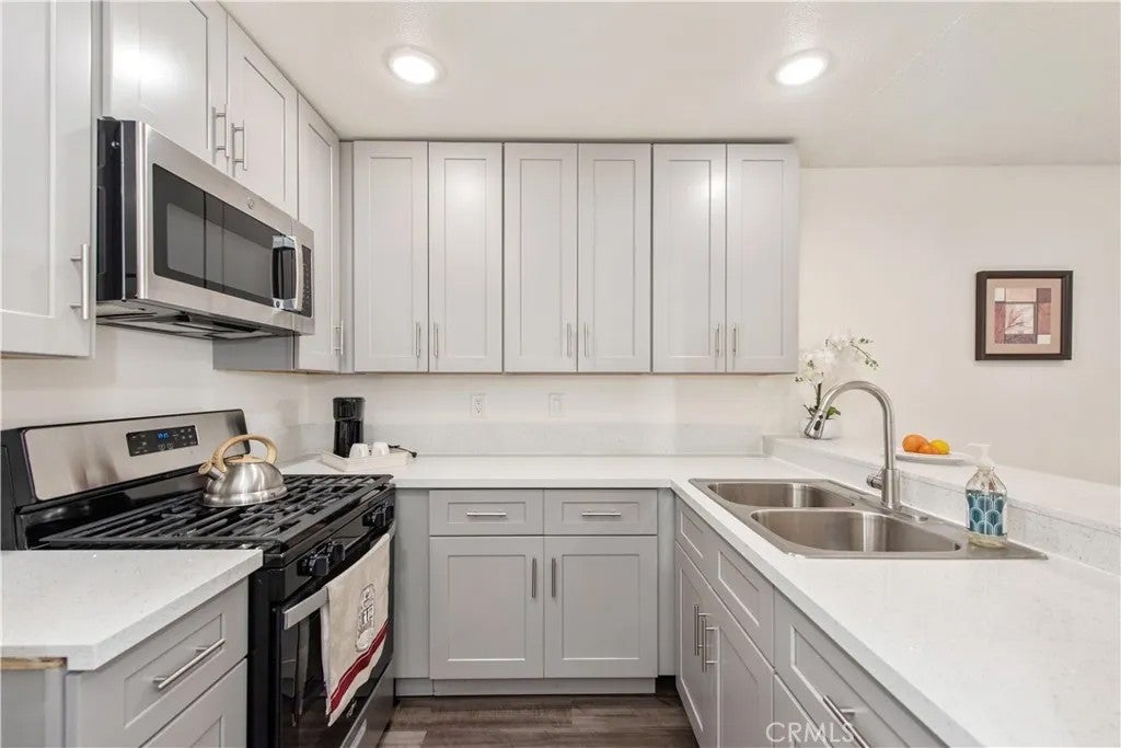 450 E 4th 416 — photo