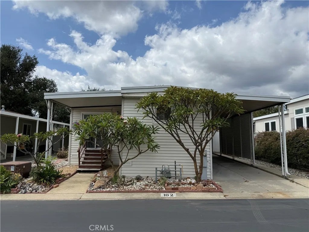 1245 W Cienega 162 — photo