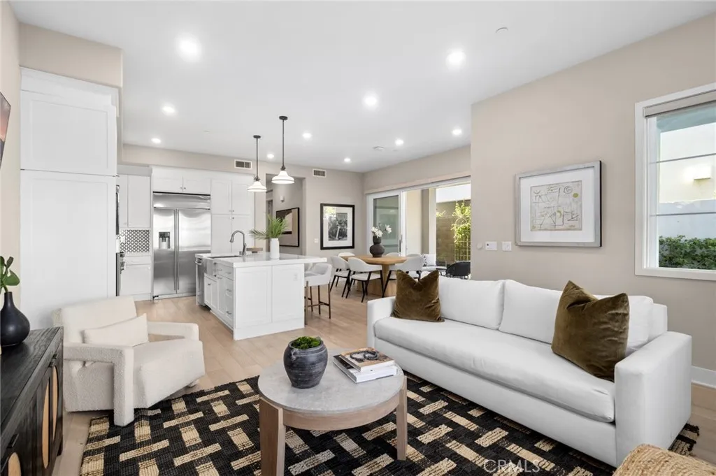 157 Crossover, Irvine, CA 92618 — photo 3