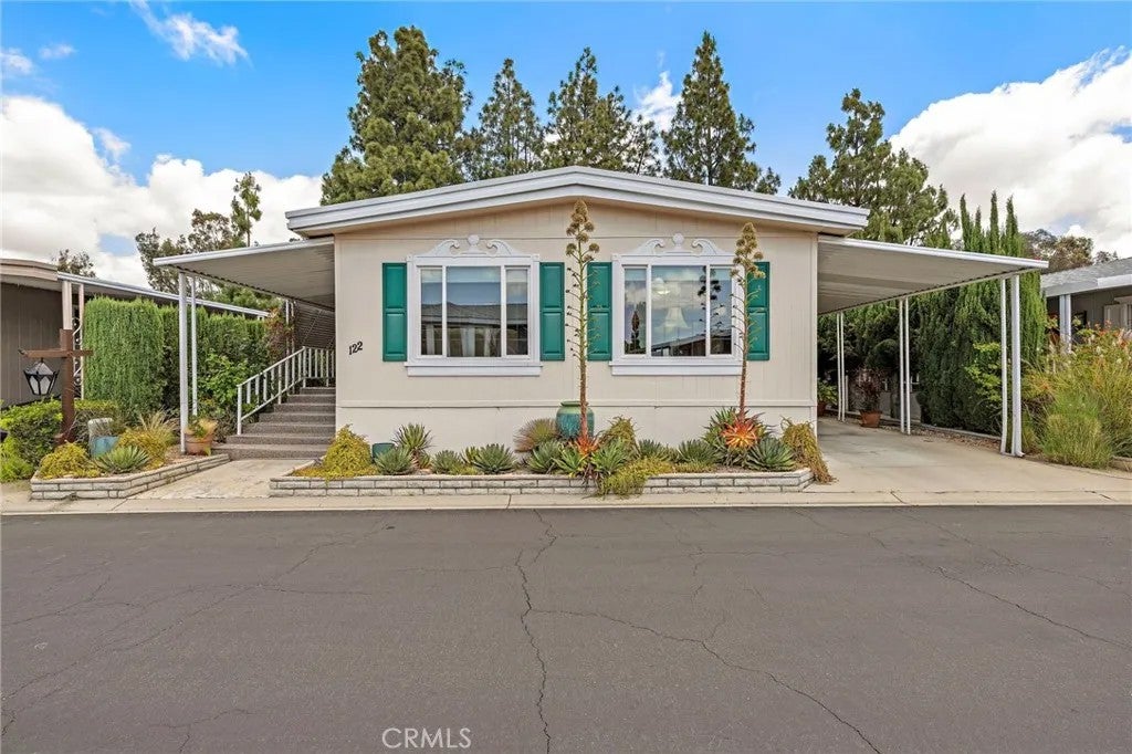 24001 Muirlands 122 — photo