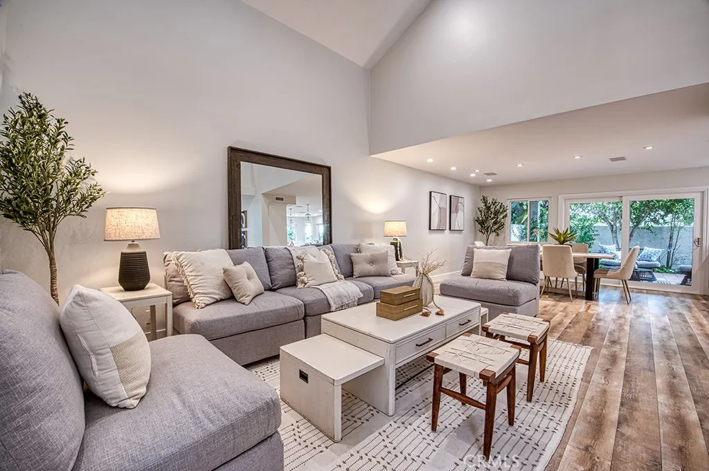 27 Palm Beach Court — photo