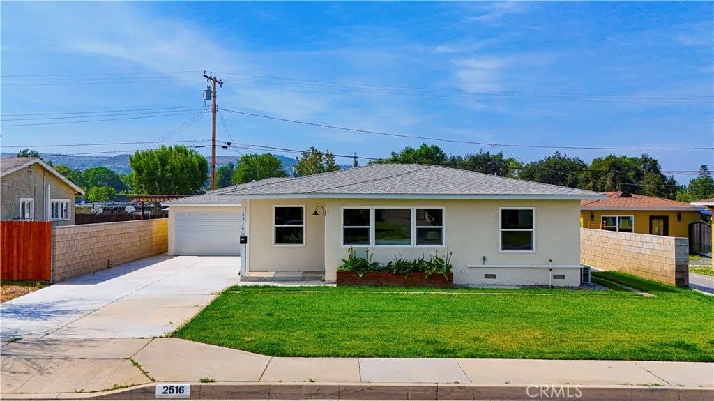 2516 E Walnut Creek — photo