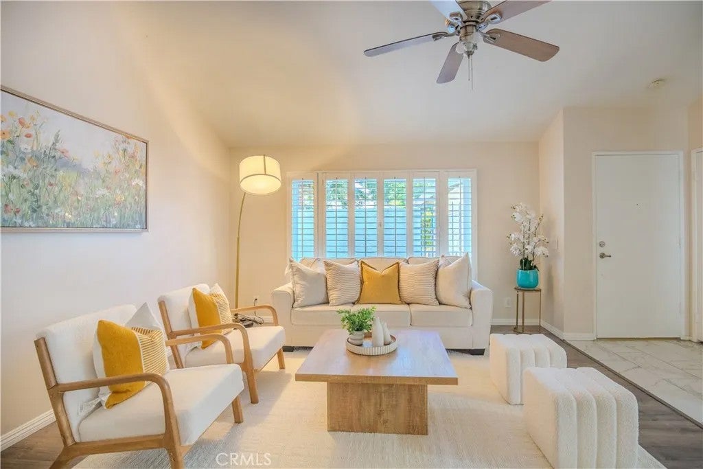 2528 N Tustin D — photo