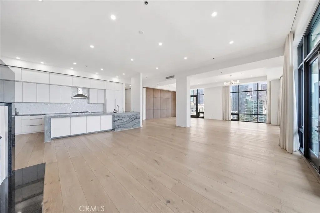 1111 S Grand Avenue Ph 5 — photo