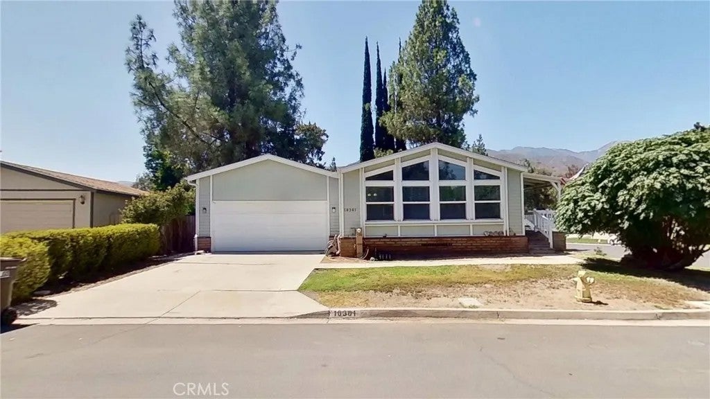 10301 Wagonroad West — photo
