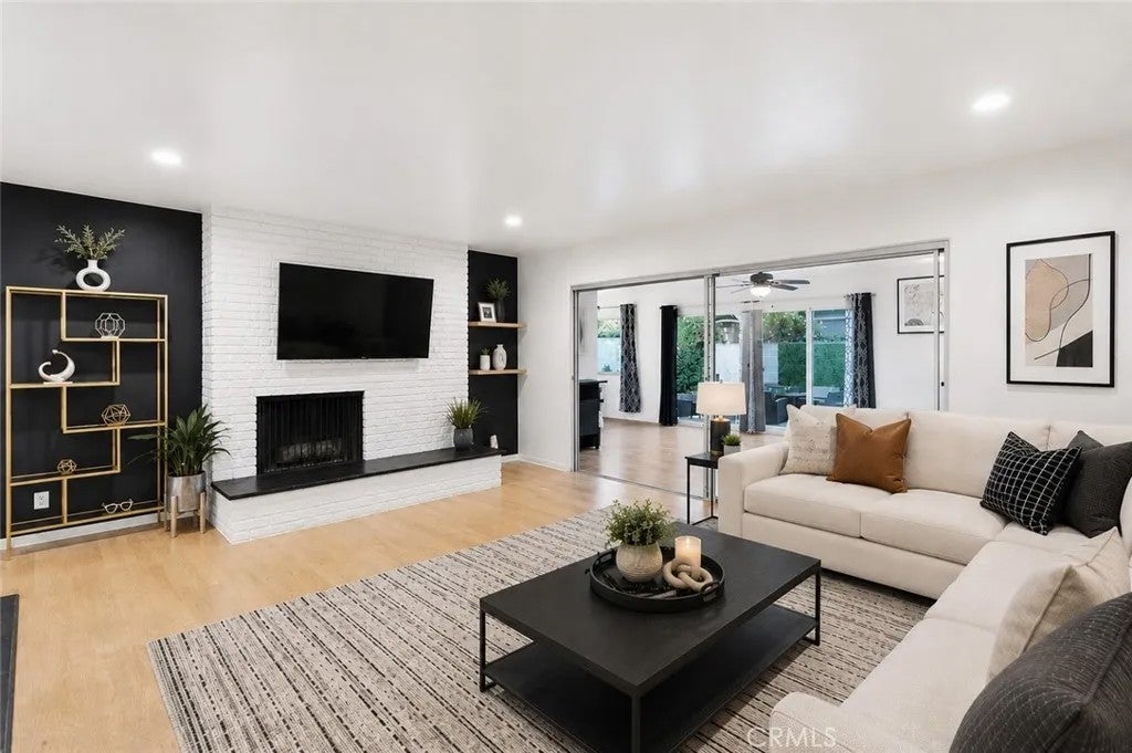 4715 Presidio — photo