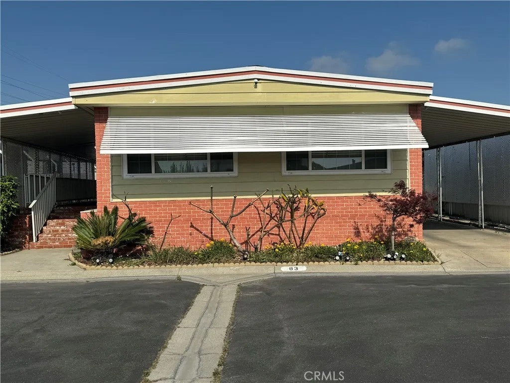 11250 Beach 83 — photo