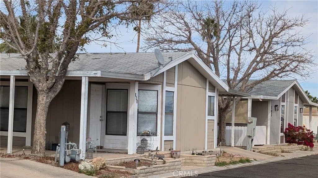 3589 Wells 101 — photo