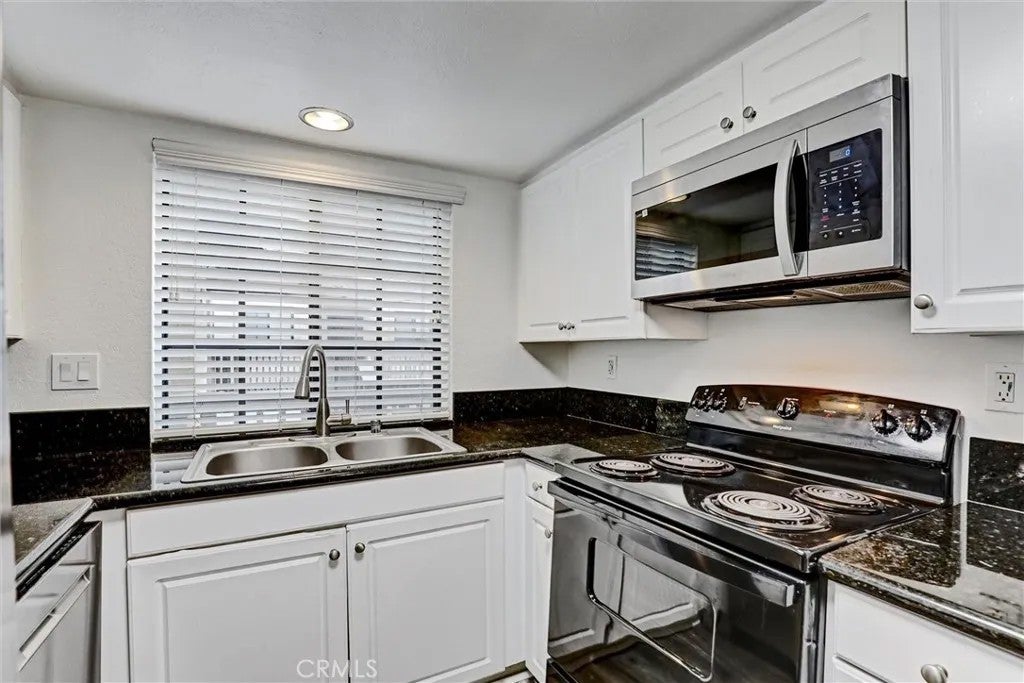 25551 Indian Hill Lane C — photo