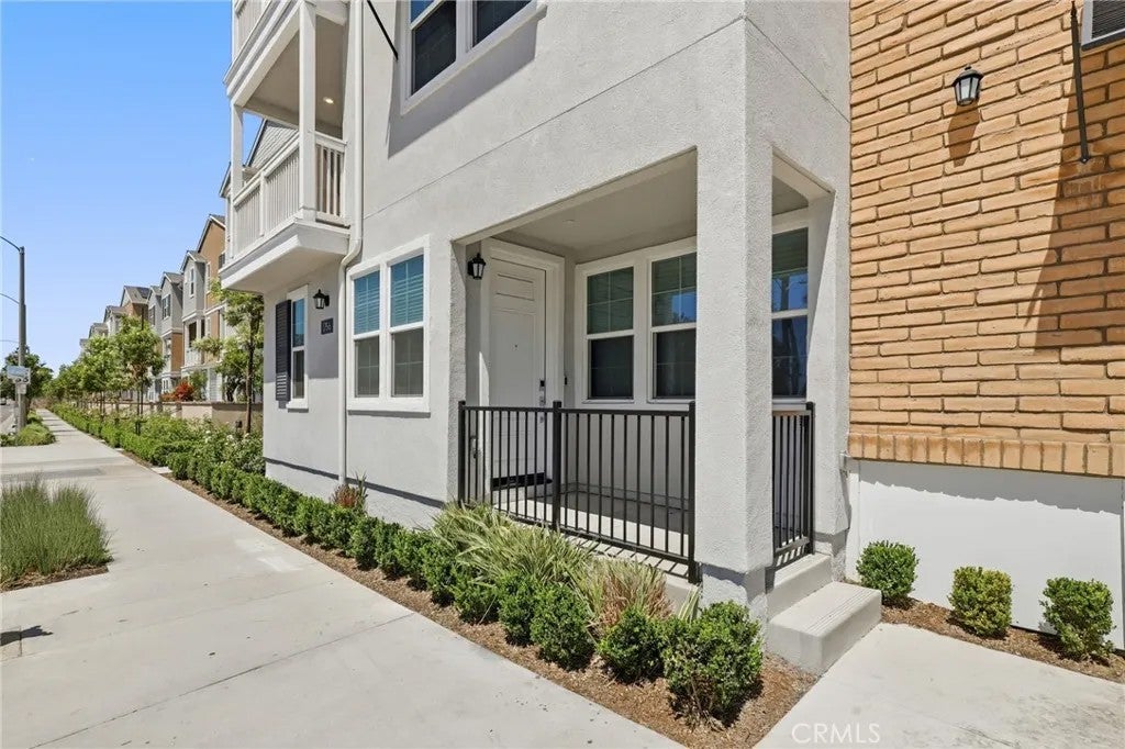 175 W La Palma Avenue 6 — photo